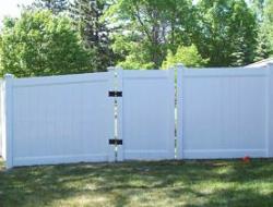 White Vinyl Privacy Fence Minnesota